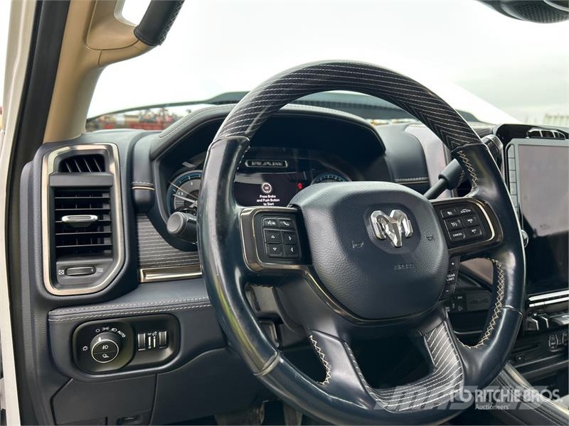 RAM 2500 Limited 4x4 Crew Cab Pickup أخرى