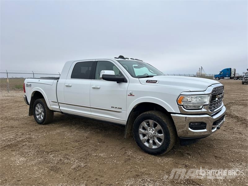 RAM 2500 Limited 4x4 Crew Cab Pickup أخرى