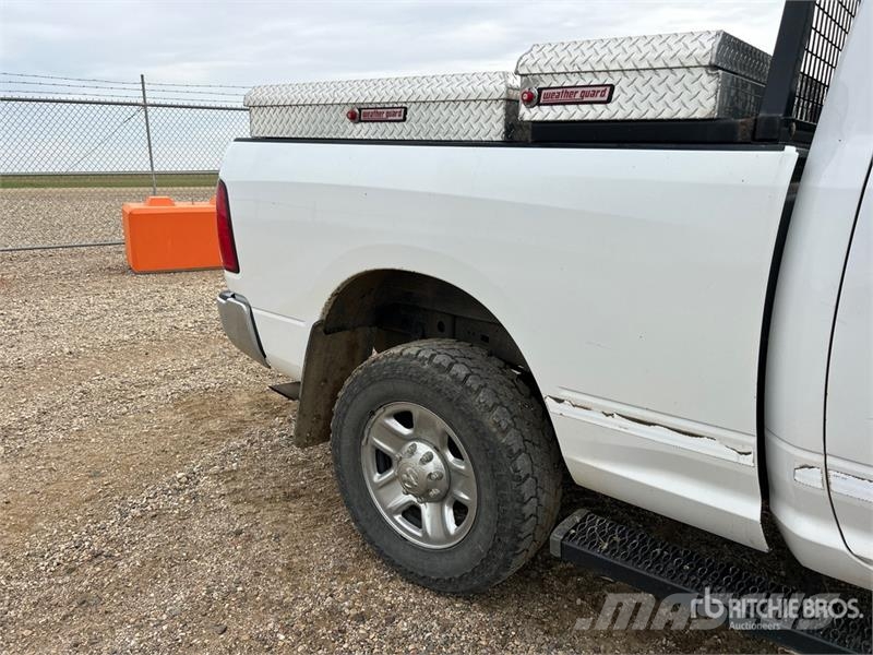 RAM 2500 SLT 4x4 Crew Cab Pickup Furgoni altro