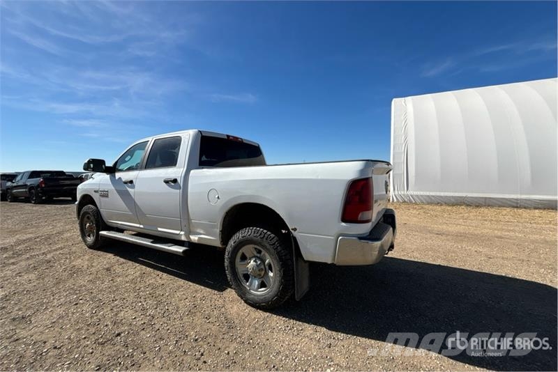 RAM 2500 SLT 4x4 Crew Cab Pickup Andere Transporter