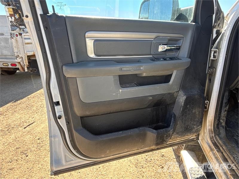 RAM 2500 SLT 4x4 Crew Cab Pickup Andere Transporter