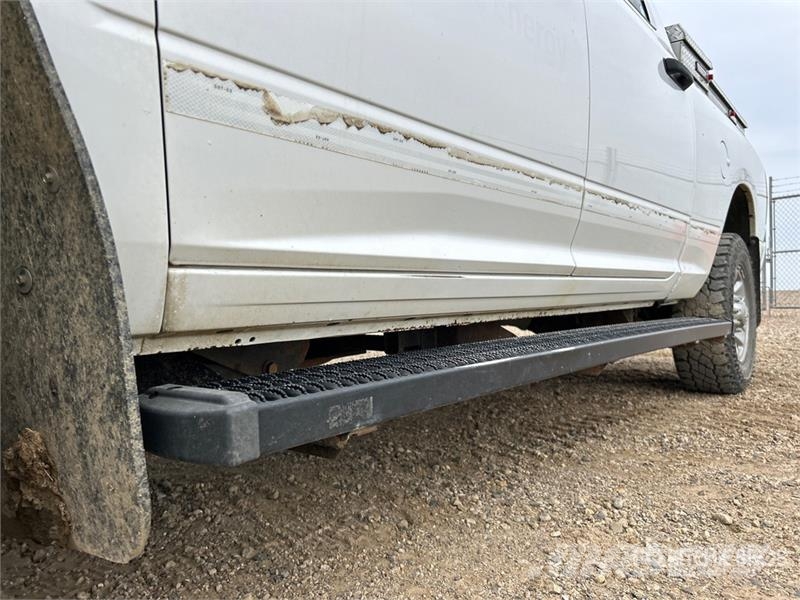 RAM 2500 SLT 4x4 Crew Cab Pickup Furgoni altro