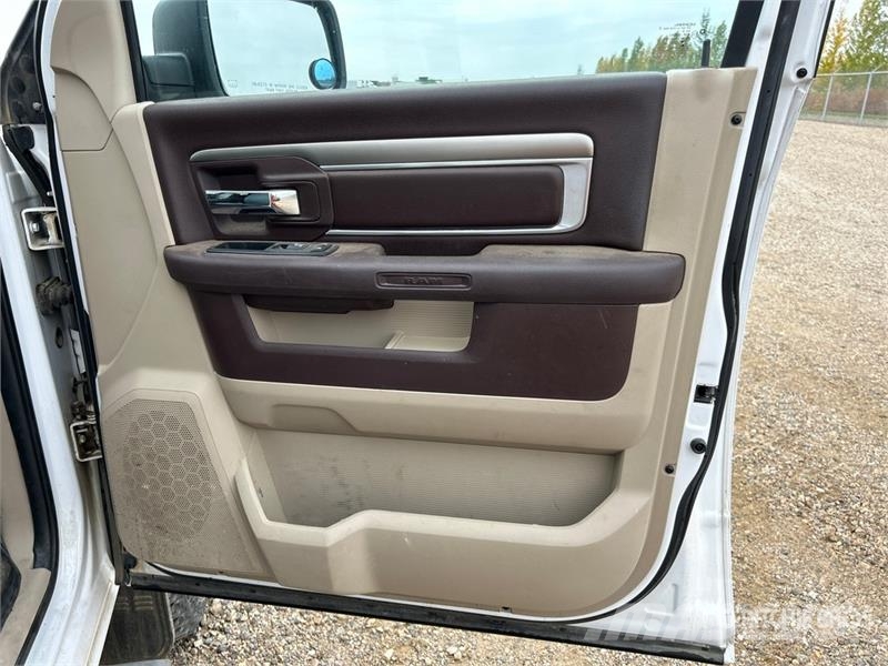 RAM 2500 SLT 4x4 Crew Cab Pickup Furgoni altro
