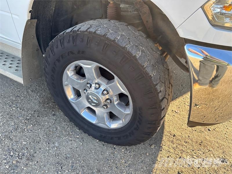 RAM 2500 SLT 4x4 Crew Cab Pickup Furgoni altro