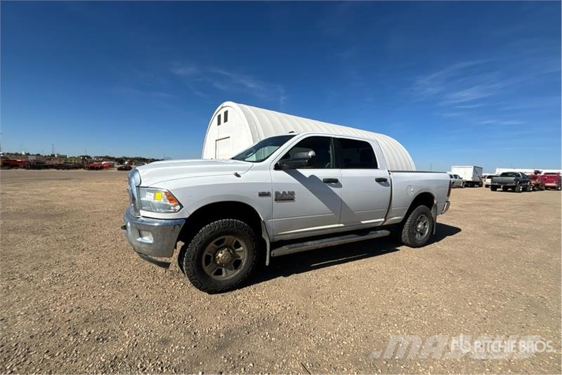 RAM 2500 SLT 4x4 Crew Cab Pickup Andere Transporter