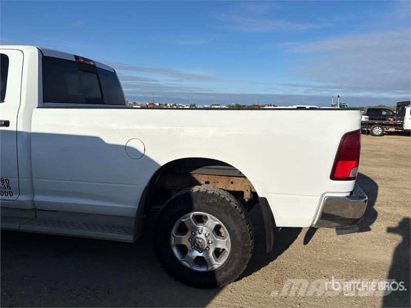 RAM 2500 SLT 4x4 Crew Cab Pickup Furgoni altro