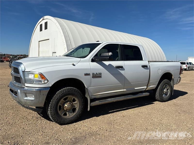 RAM 2500 SLT 4x4 Crew Cab Pickup Andere Transporter