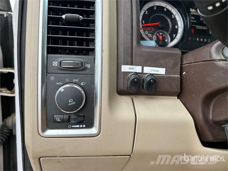 RAM 2500 SLT 4x4 Crew Cab Pickup Furgoni altro