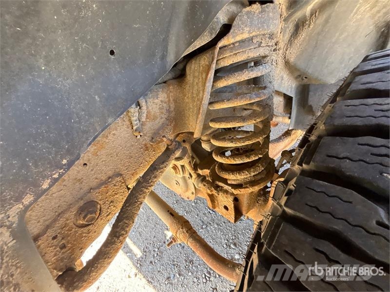 RAM 2500 SLT 4x4 Crew Cab Pickup Andere Transporter