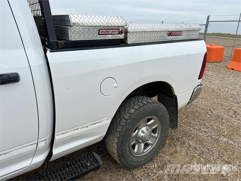 RAM 2500 SLT 4x4 Crew Cab Pickup Furgoni altro