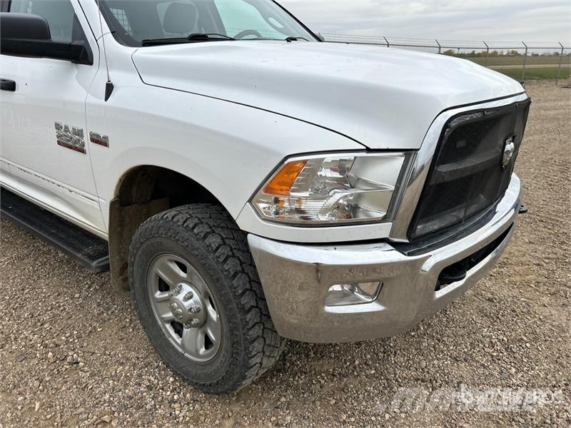 RAM 2500 SLT 4x4 Crew Cab Pickup Furgoni altro