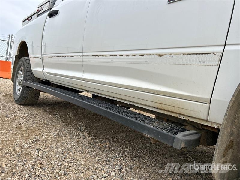 RAM 2500 SLT 4x4 Crew Cab Pickup Furgoni altro