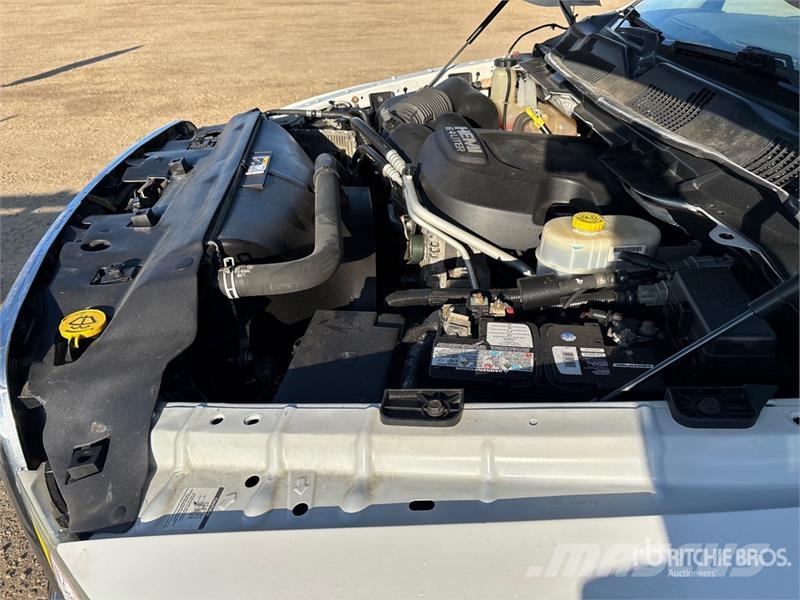 RAM 2500 SLT 4x4 Crew Cab Pickup Furgoni altro
