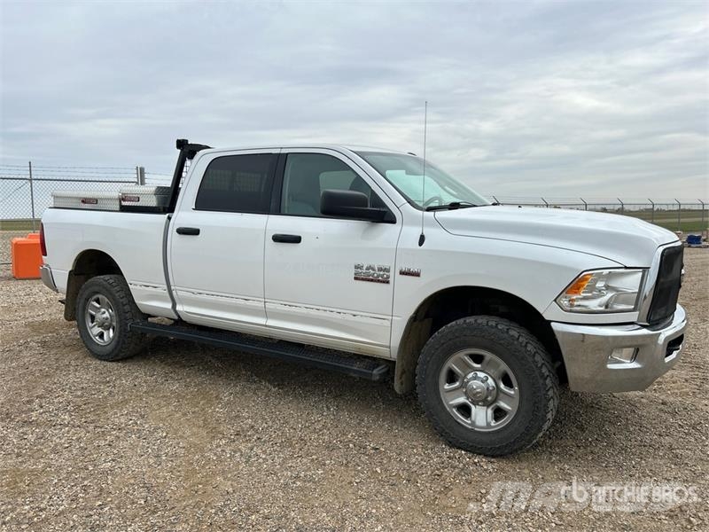 RAM 2500 SLT 4x4 Crew Cab Pickup Furgoni altro