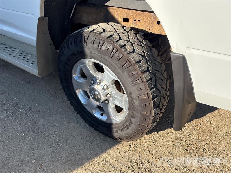 RAM 2500 SLT 4x4 Crew Cab Pickup Furgoni altro