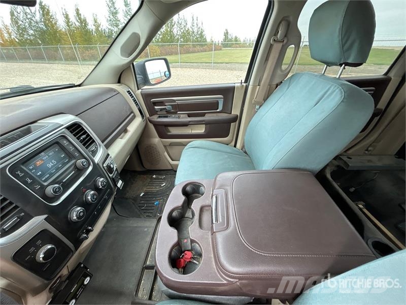 RAM 2500 SLT 4x4 Crew Cab Pickup Furgoni altro