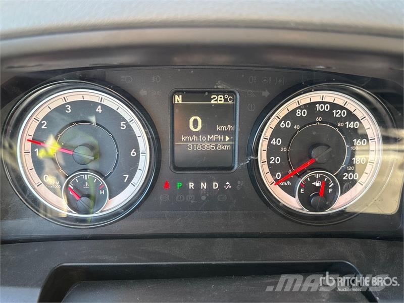 RAM 2500 SLT 4x4 Crew Cab Pickup Andere Transporter