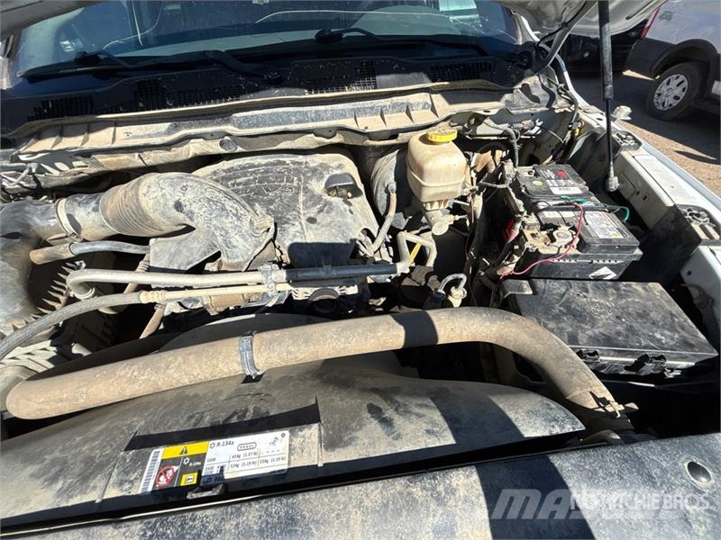 RAM 2500 SLT 4x4 Crew Cab Pickup Andere Transporter