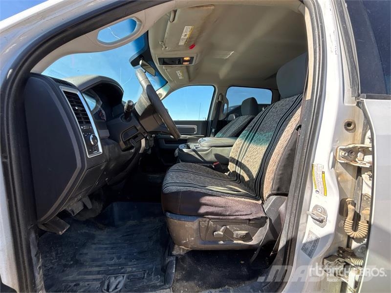 RAM 2500 SLT 4x4 Crew Cab Pickup Andere Transporter