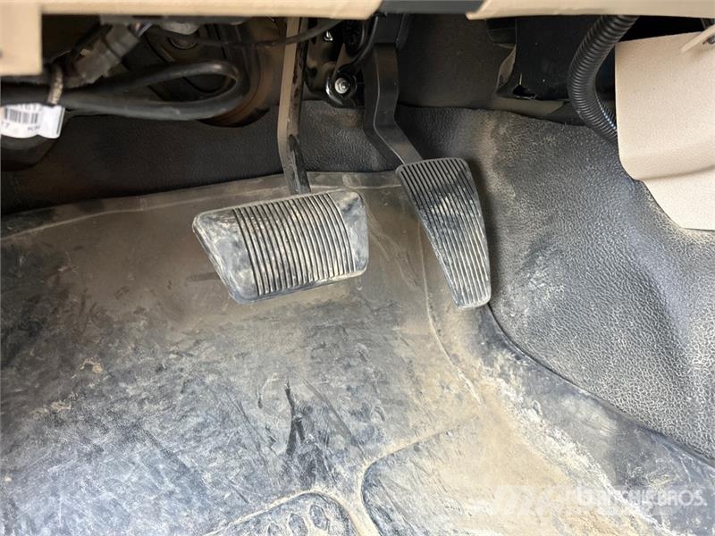 RAM 2500 SLT 4x4 Crew Cab Pickup Furgoni altro
