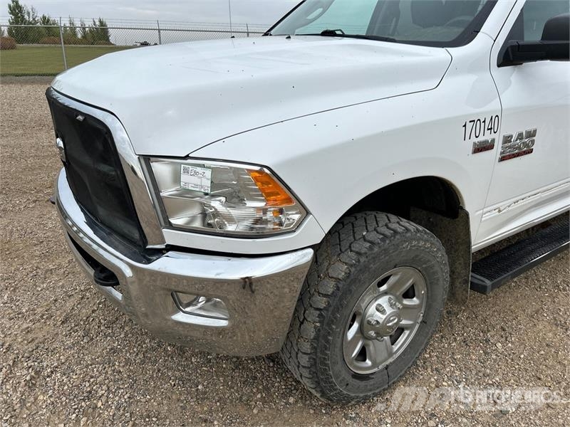 RAM 2500 SLT 4x4 Crew Cab Pickup Furgoni altro