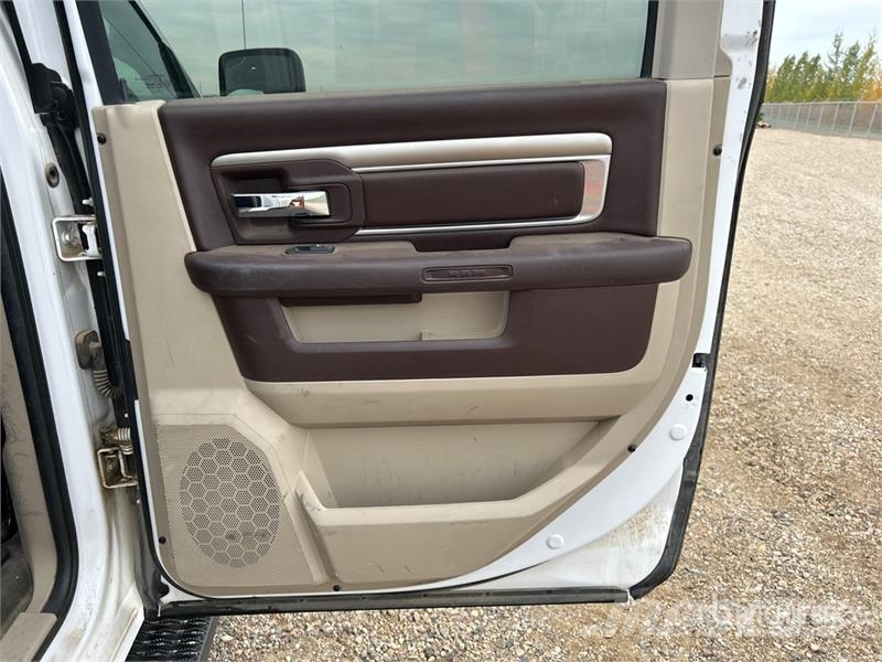 RAM 2500 SLT 4x4 Crew Cab Pickup Furgoni altro