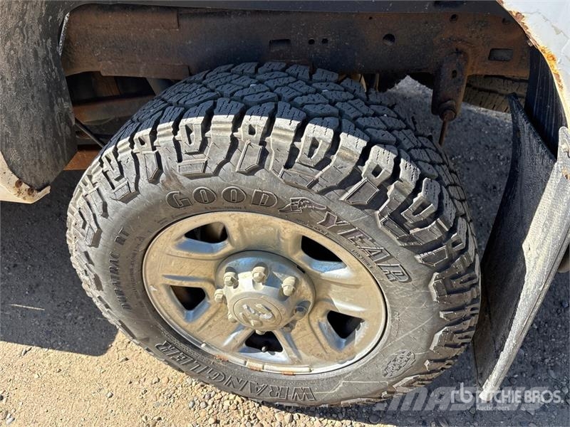 RAM 2500 SLT 4x4 Crew Cab Pickup Andere Transporter