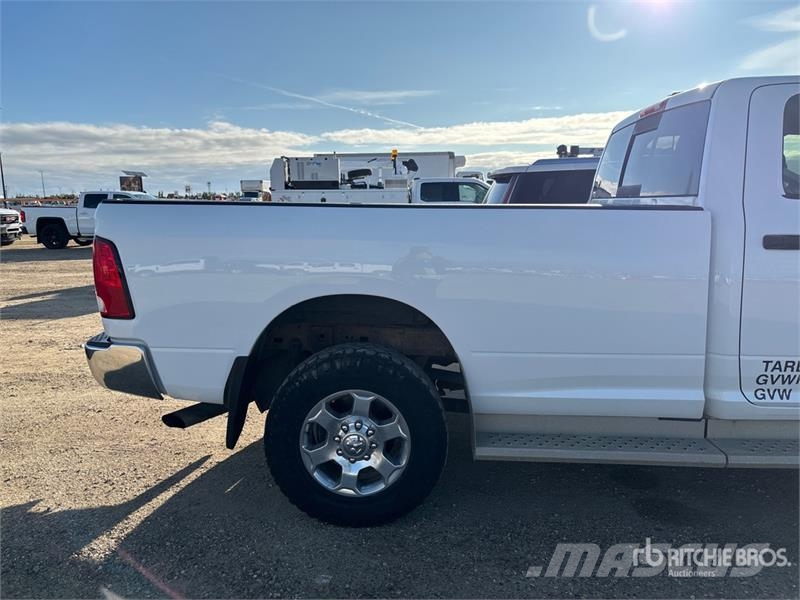 RAM 2500 SLT 4x4 Crew Cab Pickup Furgoni altro