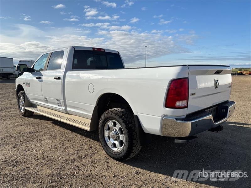 RAM 2500 SLT 4x4 Crew Cab Pickup Furgoni altro