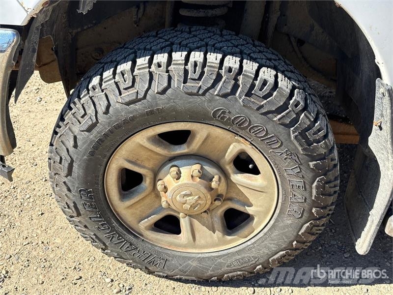 RAM 2500 SLT 4x4 Crew Cab Pickup Andere Transporter