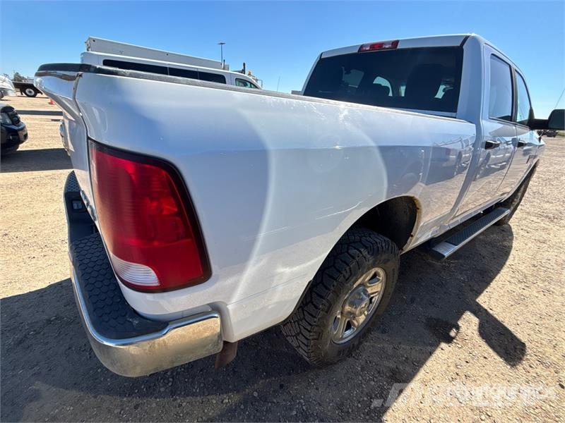 RAM 2500 SLT 4x4 Crew Cab Pickup Andere Transporter