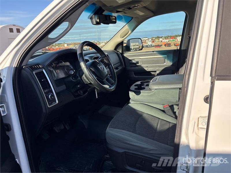 RAM 2500 SLT 4x4 Crew Cab Pickup Furgoni altro