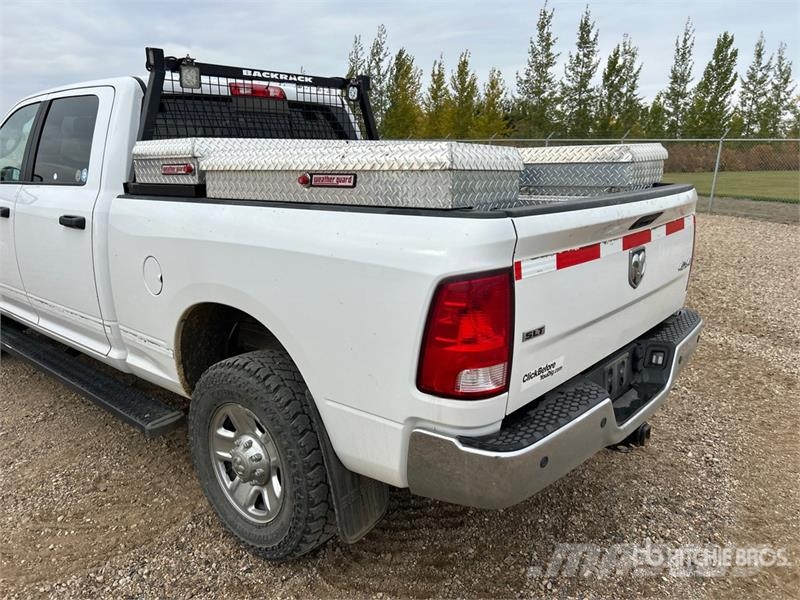 RAM 2500 SLT 4x4 Crew Cab Pickup Furgoni altro