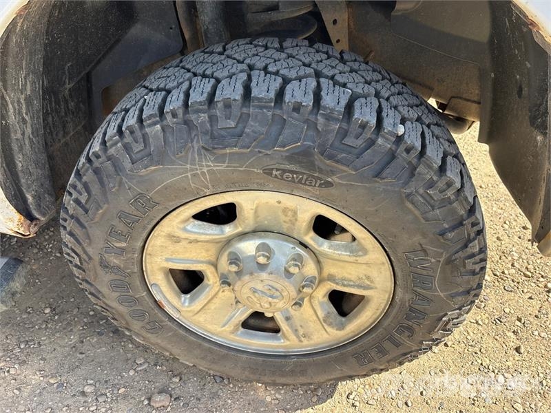 RAM 2500 SLT 4x4 Crew Cab Pickup Andere Transporter