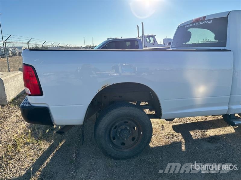 RAM 2500 ST 4x4 Pickup Egyéb