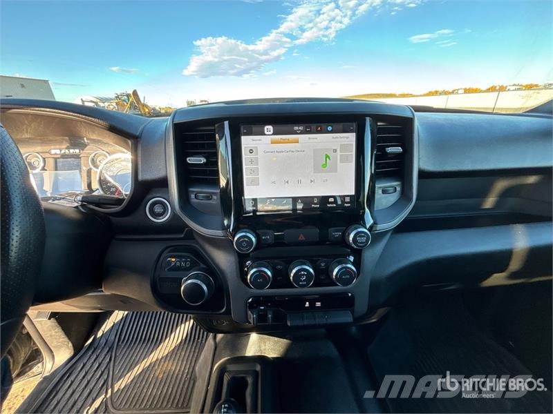 RAM 2500 Tradesman 4x4 Crew Cab Pickup أخرى
