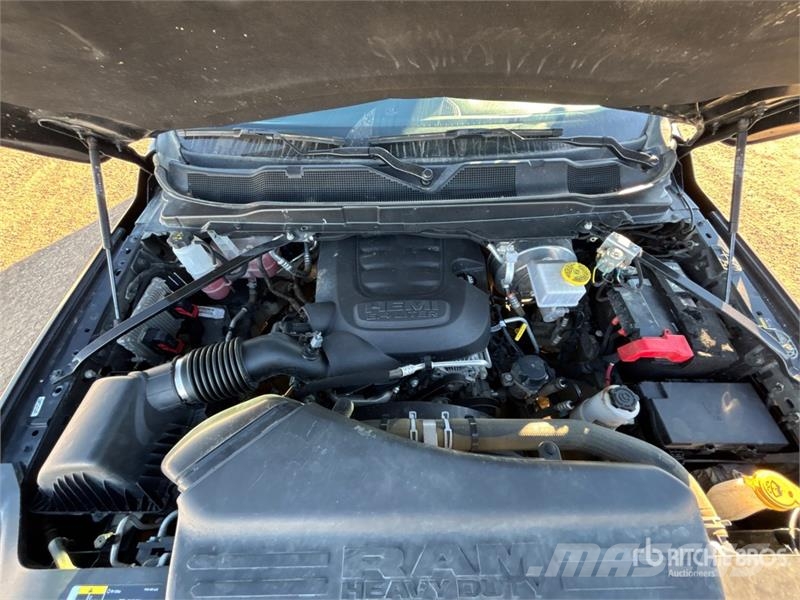 RAM 2500 Tradesman 4x4 Crew Cab Pickup أخرى