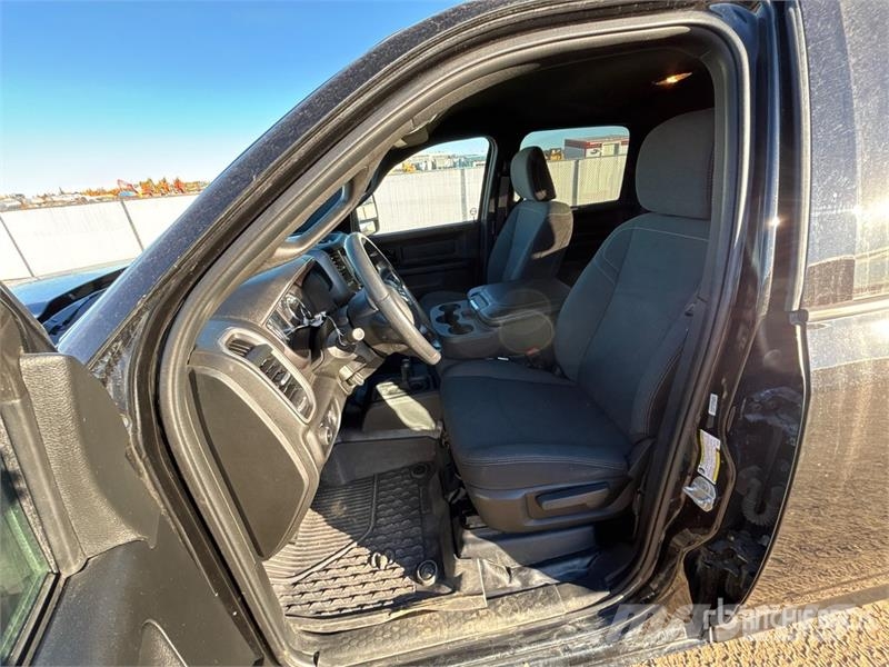 RAM 2500 Tradesman 4x4 Crew Cab Pickup أخرى
