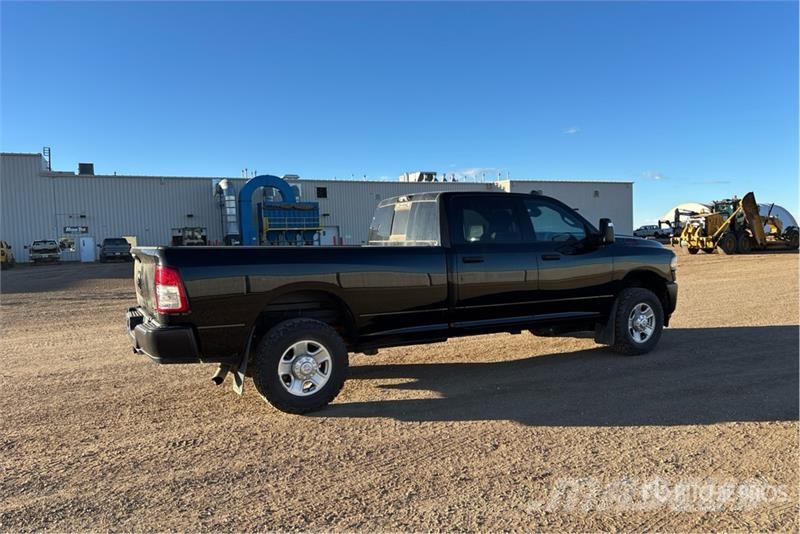 RAM 2500 Tradesman 4x4 Crew Cab Pickup أخرى