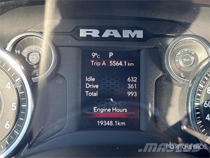 RAM 2500 Tradesman 4x4 Crew Cab Pickup أخرى