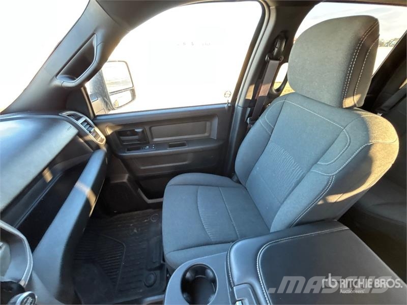 RAM 2500 Tradesman 4x4 Crew Cab Pickup أخرى