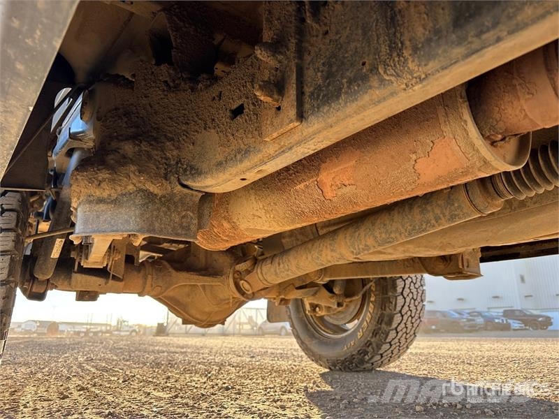 RAM 2500 Tradesman 4x4 Crew Cab Pickup أخرى