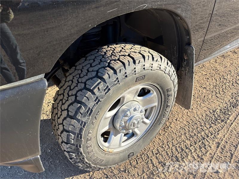 RAM 2500 Tradesman 4x4 Crew Cab Pickup أخرى