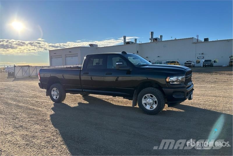 RAM 2500 Tradesman 4x4 Crew Cab Pickup أخرى