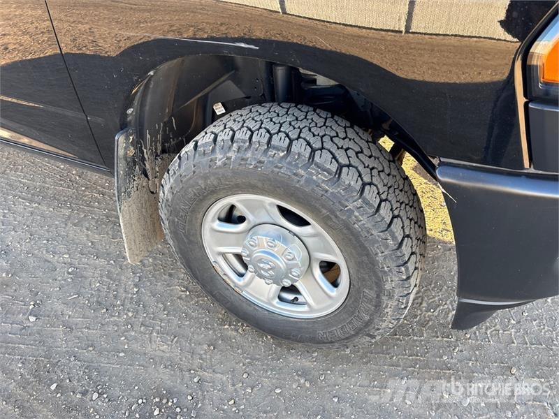 RAM 2500 Tradesman 4x4 Crew Cab Pickup أخرى