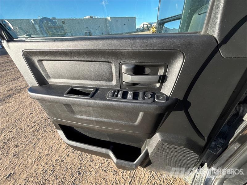 RAM 2500 Tradesman 4x4 Crew Cab Pickup أخرى