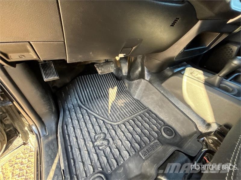 RAM 2500 Tradesman 4x4 Crew Cab Pickup أخرى