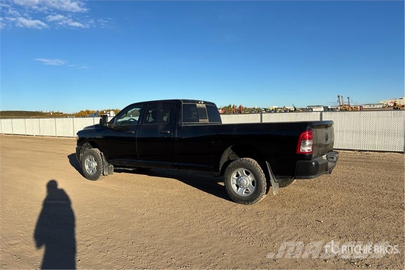 RAM 2500 Tradesman 4x4 Crew Cab Pickup أخرى
