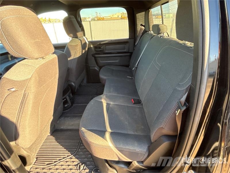 RAM 2500 Tradesman 4x4 Crew Cab Pickup أخرى