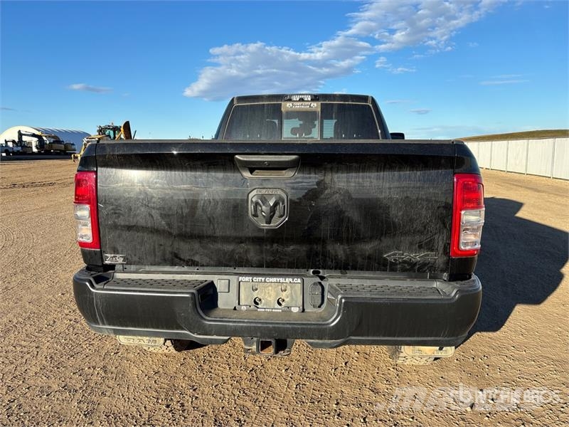 RAM 2500 Tradesman 4x4 Crew Cab Pickup أخرى